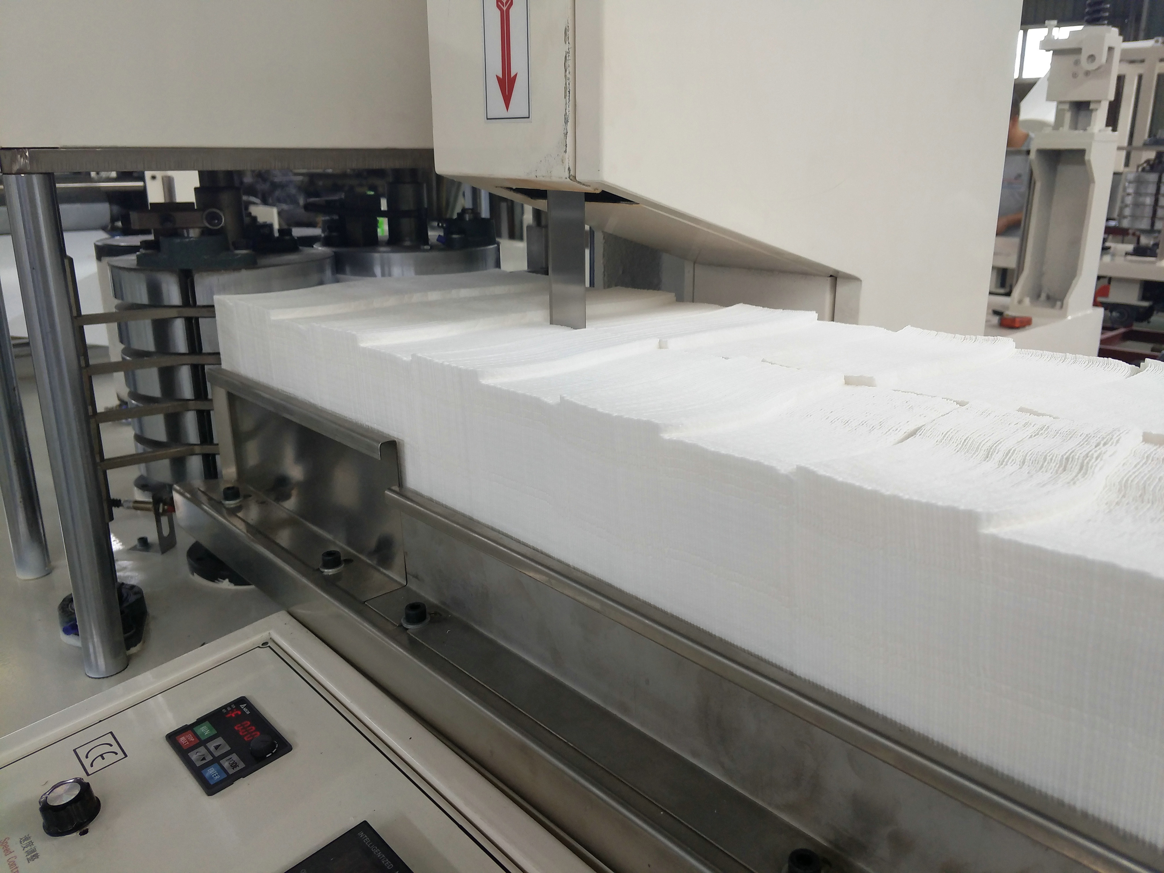 International Standard Napkin Tissue Paper Folding Machine 1/4 Fold