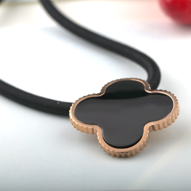 China Women Jewelry Stainless Steel Four Leaf Clover Pendant Flower Necklace wholesale