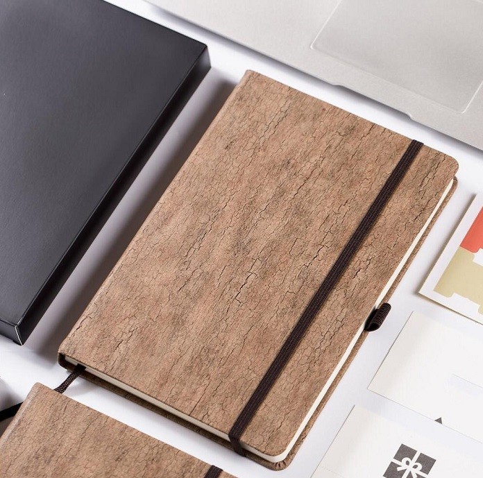 Factory Wholesale Price A5 Size 8''x5'' Eco-Friendly Natural Cork Notebook with Pen Loop & Page