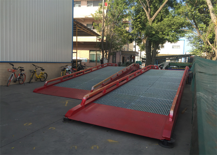 Loading And Unloading Mobile Yard Ramp / Container Dock Ramp