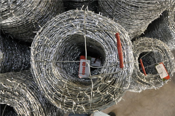 Detention Houses Metal Security Mesh / High Tensile Barbed Wire Beautiful Appearance