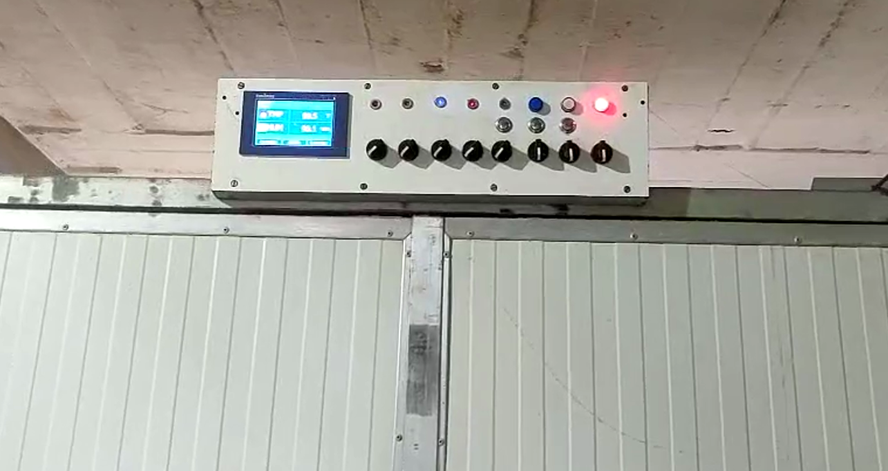 Temperature Humidity Control PLC HMI Panel 2AO For Small Incubator Machine