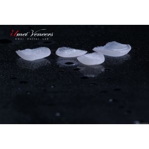 Durable whitening veneer for teeth