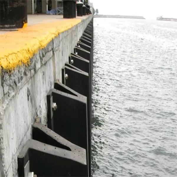 Black Arch Rubber Fender for Durable Port and Dock Protection