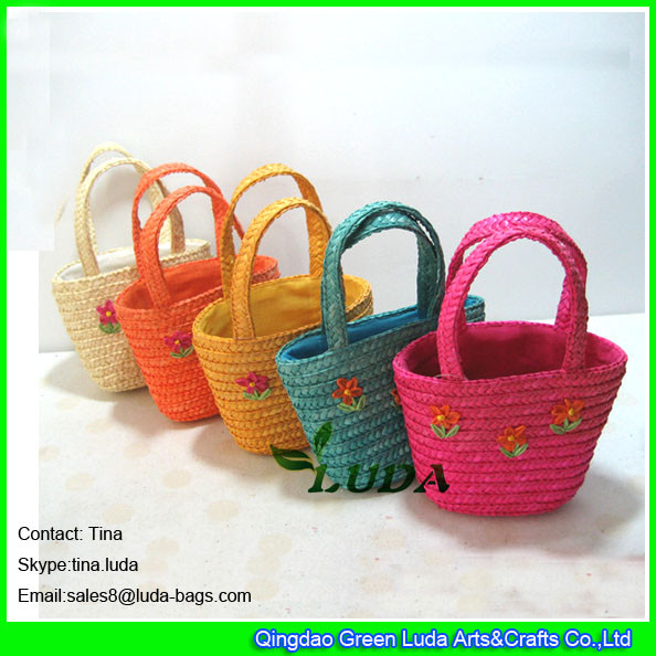 China LUDA big purses and handbags embroidery flower wheat straw beach hand bags wholesale