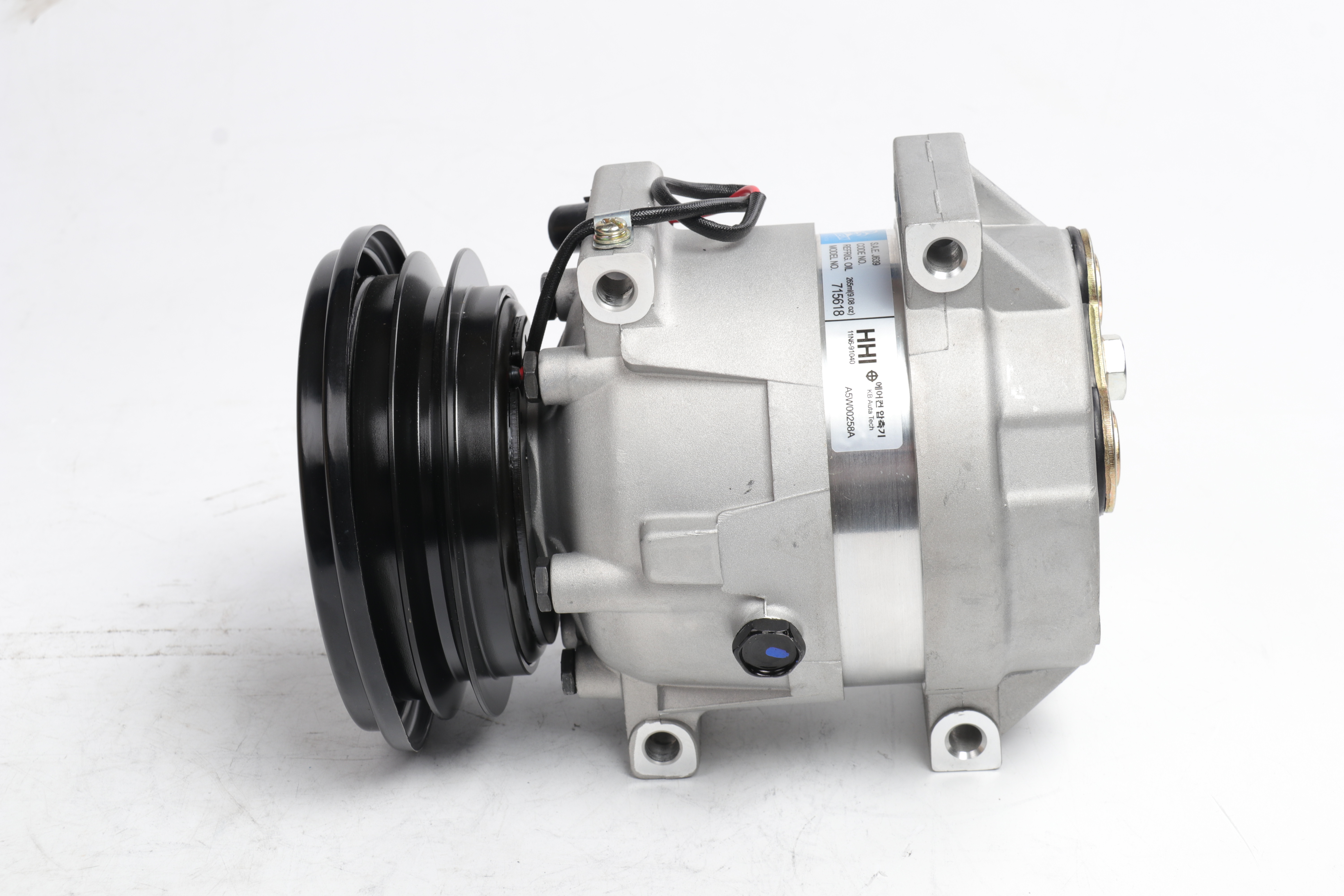 R220-9 XE215C XE135 XE150 XE200 XE210 XE215 XE370 Air Conditioning Compressor Original