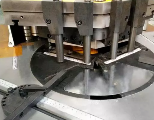 Hydraulic Sheet Metal Notcher Variable Angle Notcher Machine 40-135 Degree
