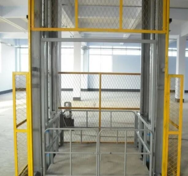 Effective Cargo Transfer 5m Hydraulic Guide Rail Elevator with 2000Kg Loading Capacity