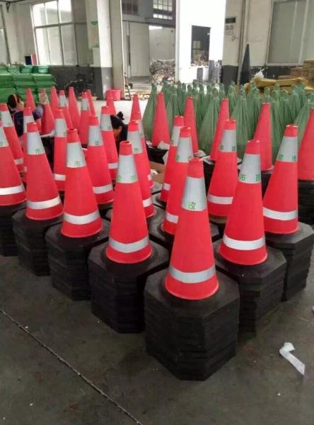 Quality PE road traffic cone with rubber base, spring rubber cone 　The best choice red Rubber traffic cone road cone safety cone for sale
