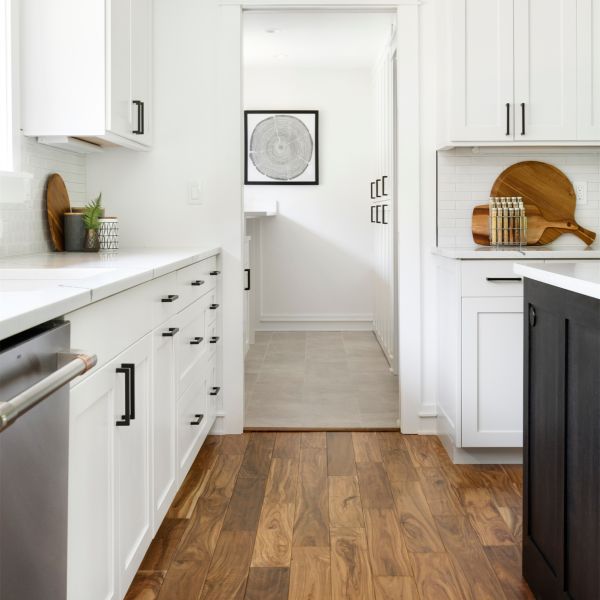 High End Solid Wood Pantry Kitchen Cabinet Custom Shaker Style