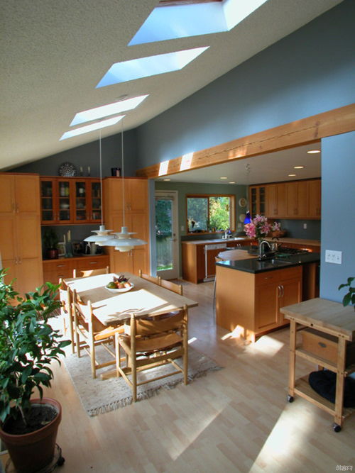 Modern Solid Wood Kitchen Cabinet with PVC Membrane Door Panel and Distinctive Designs