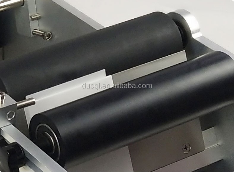 Industrial Semi Automatic Bottle Labeling Machine For Round Jars Cans