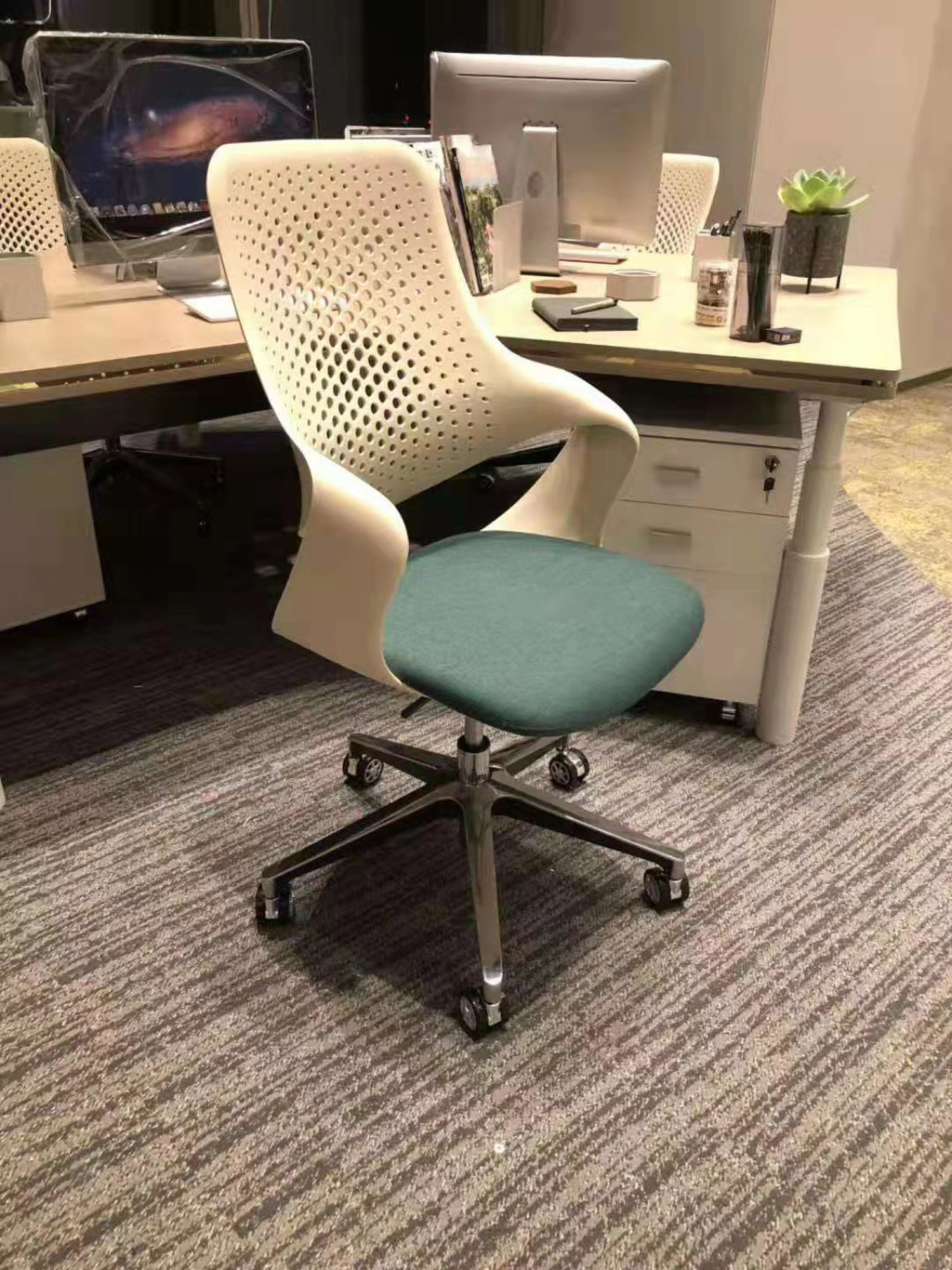 Changeable Modern Fine Workmanship Plastic Office Chair for Movable Computer Desk