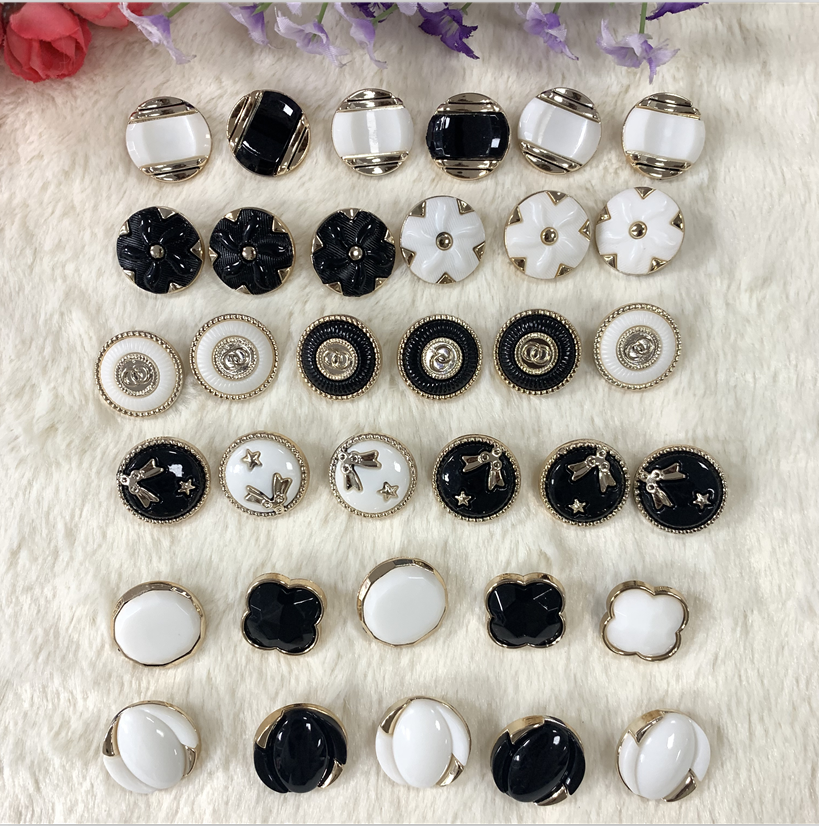 wholesale large quantity plastic shirt coat button shine stone button for garment