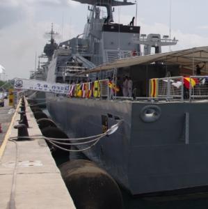 China Dock Defence Solid Floating Foam Dock Fender Polyurethane Donut Fender Made In China wholesale