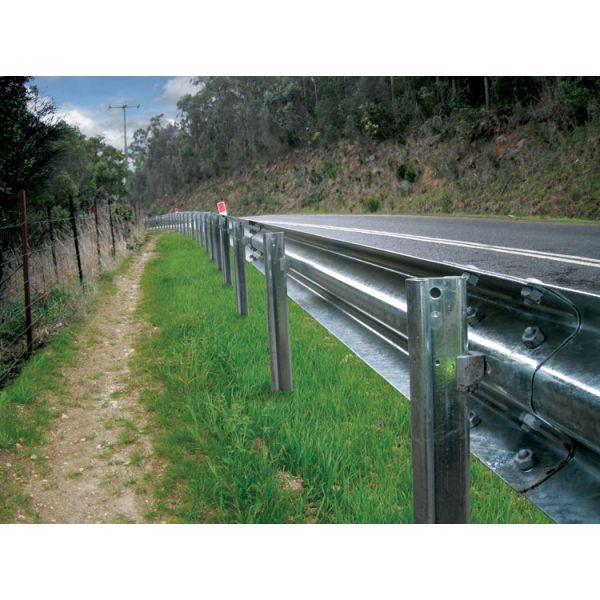 Highway Road Vehicle Barrier Galvanized Powder Coated Thrie Beam W Beam Guardrail