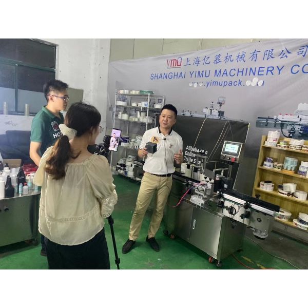 Plastic 100-1000ml Electric Liquid Filling Machine Automatic
