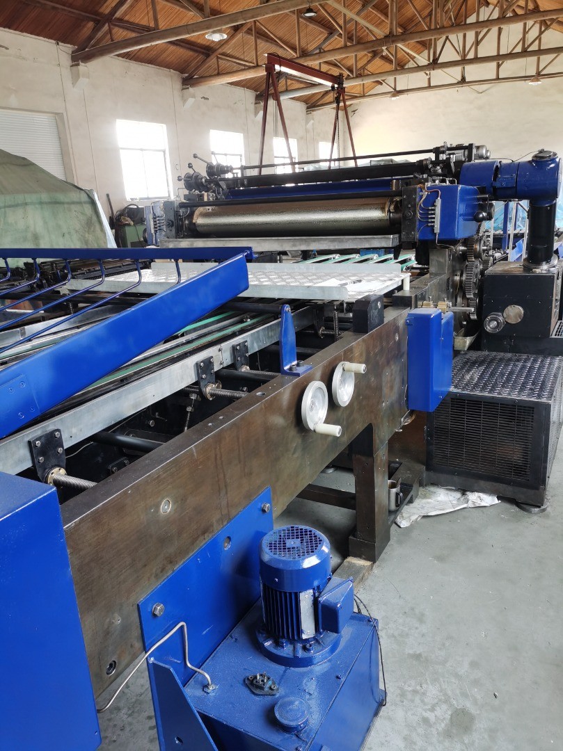 Used Crabtree Coating Varnishing Machine With Feeder