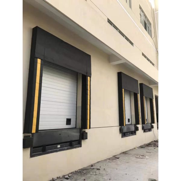 Adjustable Head Pad Dock Seals , Warehouse Loading Dock Seal Reduce Cold Storage Energy Loss