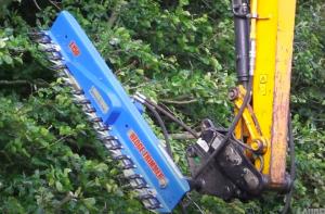China Accurate Hydraulic Hedge Cutter , Tree Pruning Machine Reliable Performance wholesale