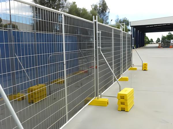 Quality Galvanized Removable Temporary Fence Welded Wire Mesh Fence Panel 2400x2100MM for sale