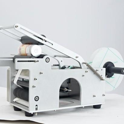 Quality 32KGS Semi Auto Round Bottle Labeling Machine High Accuracy Labeler Machine For Bottles for sale
