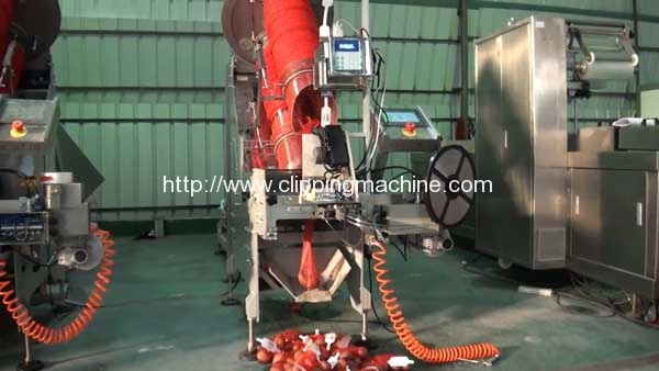 Potato-mesh-bag-clipping-machine