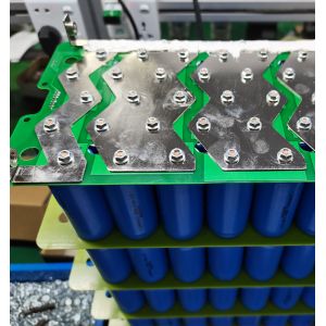 3.2v Rechargeable Lifepo4 Battery 32700 6000mA LiFePO4 Cylindrical Cells