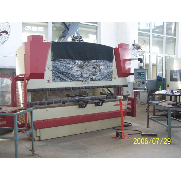 Vertical Close Commercial suit Press 0.4-0.6MPa Italy made steam valve different kind of fabric commercial laundry press