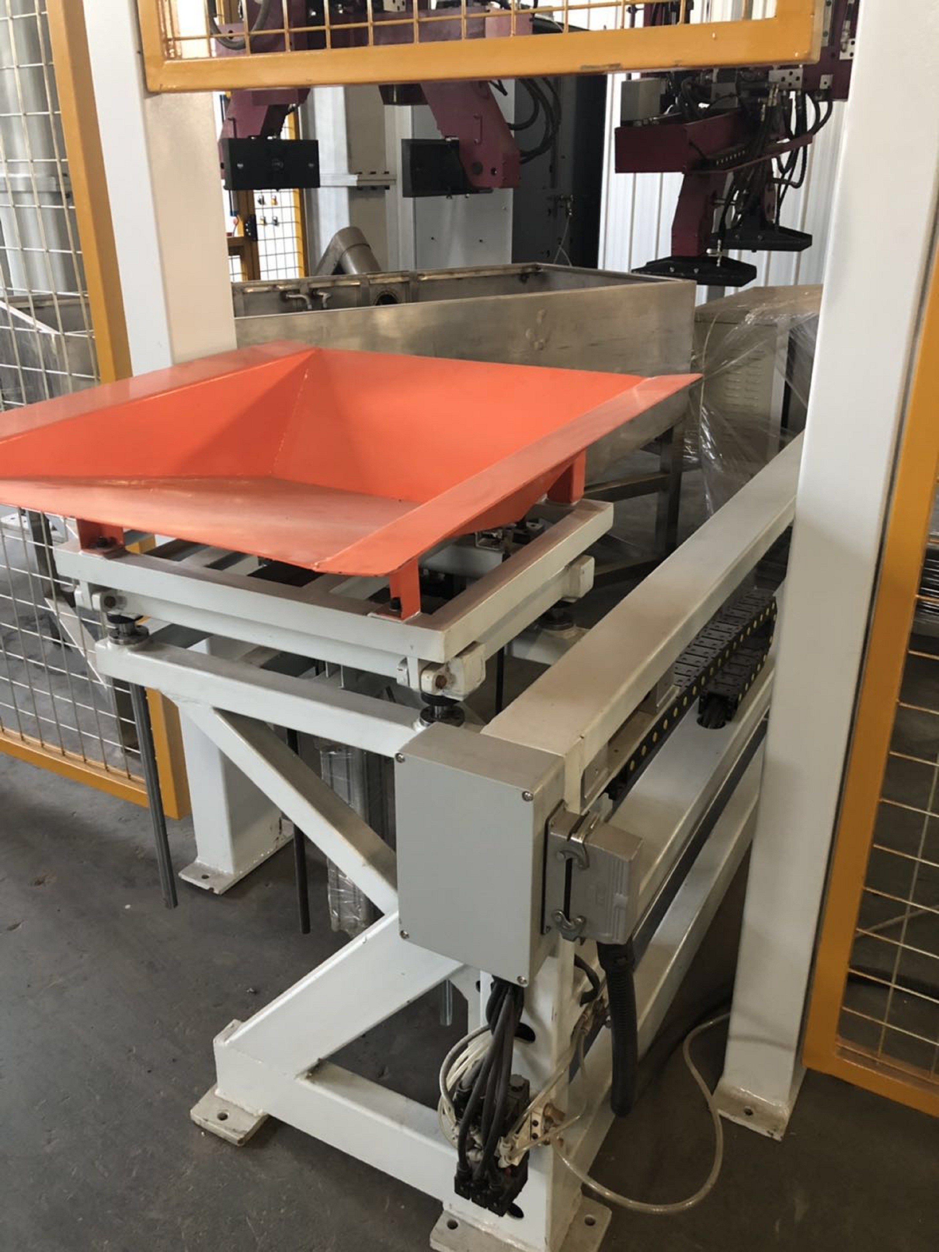 Automatic Pouring Low Pressure Die Casting Machine 380V With Melting Furnace