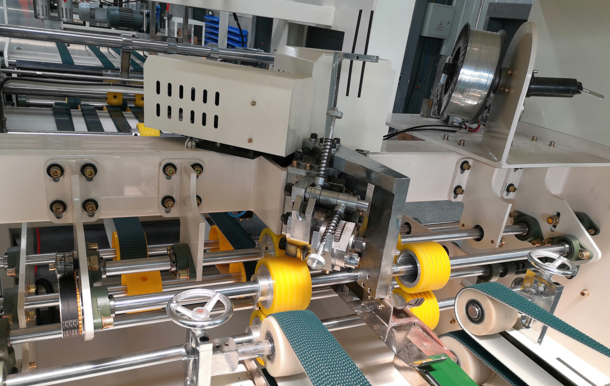 Adjustable Automatic Folder Gluer Stitcher Machines Used In Making Corrugated Boxes