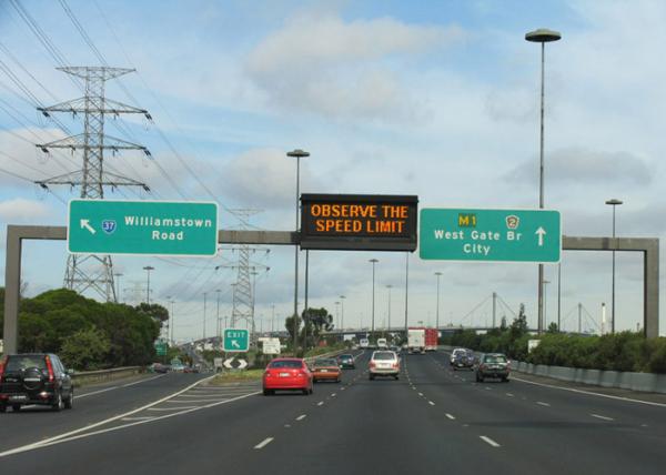 Quality Flexible P16 1R1G1B Full Color LED Scrolling Message Sign For Highway Two Lane for sale