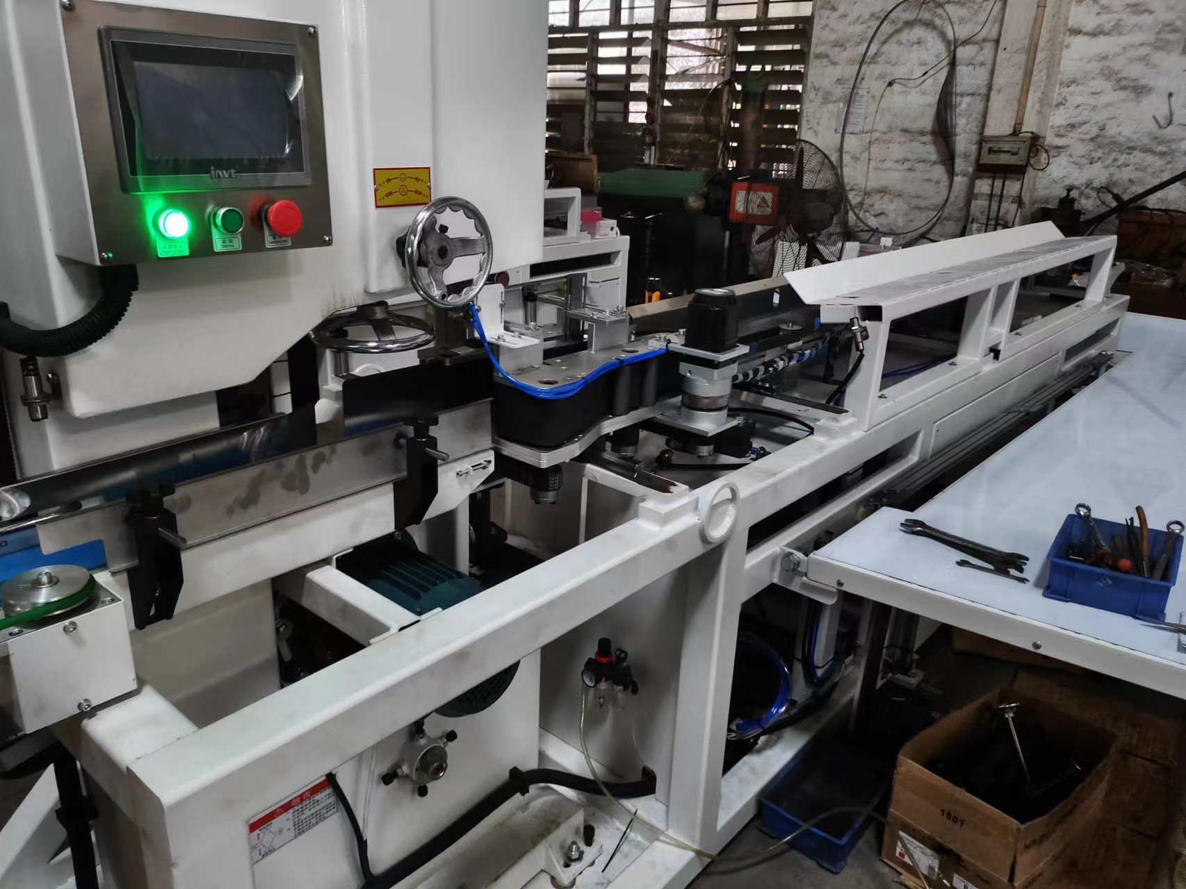 New Type Automatic Kitchen Towel Cutting Machine / Toilet Paper Slitting Machine 80～100cuts/Minute