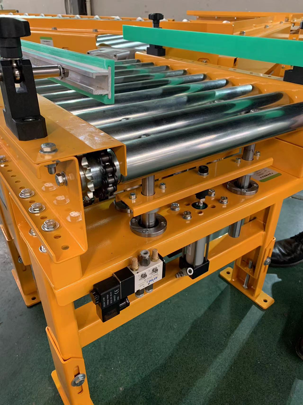 High Quality Portable Gravity Rolling Conveyor Made in China