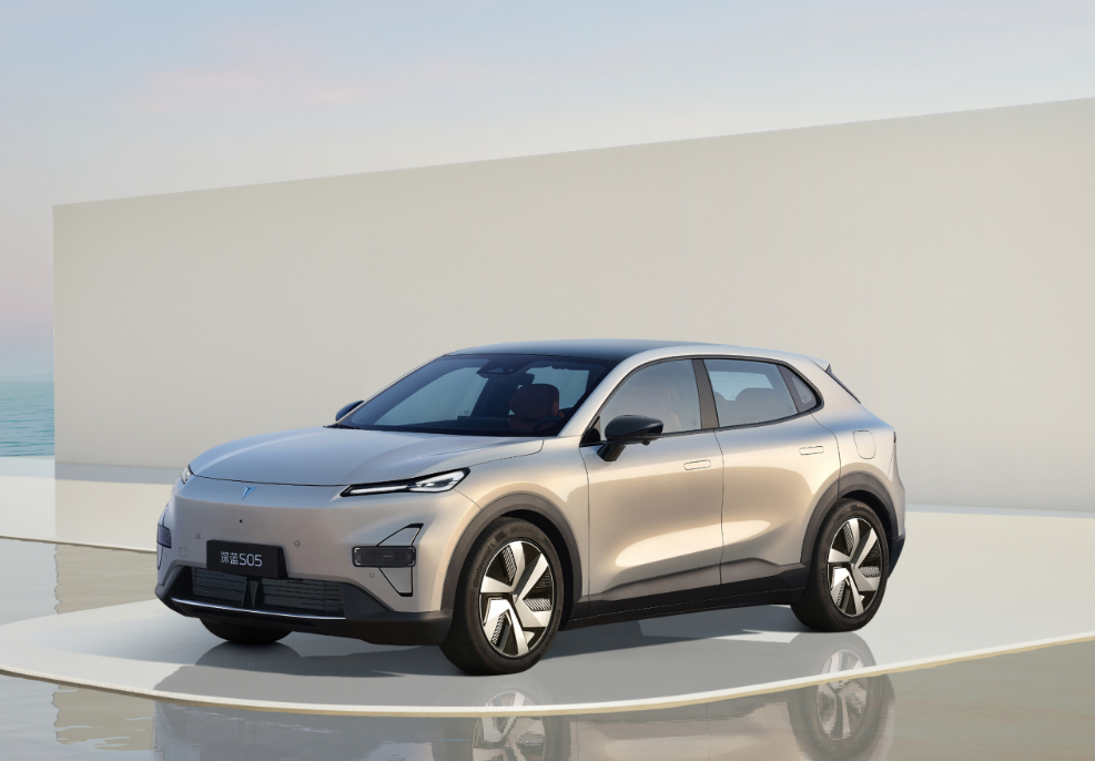 Range-Extended / Pure Electric Changan DEEPAL S05 Hybrid SUV RWD Energy Vehicle Maximum Speed 180km/h