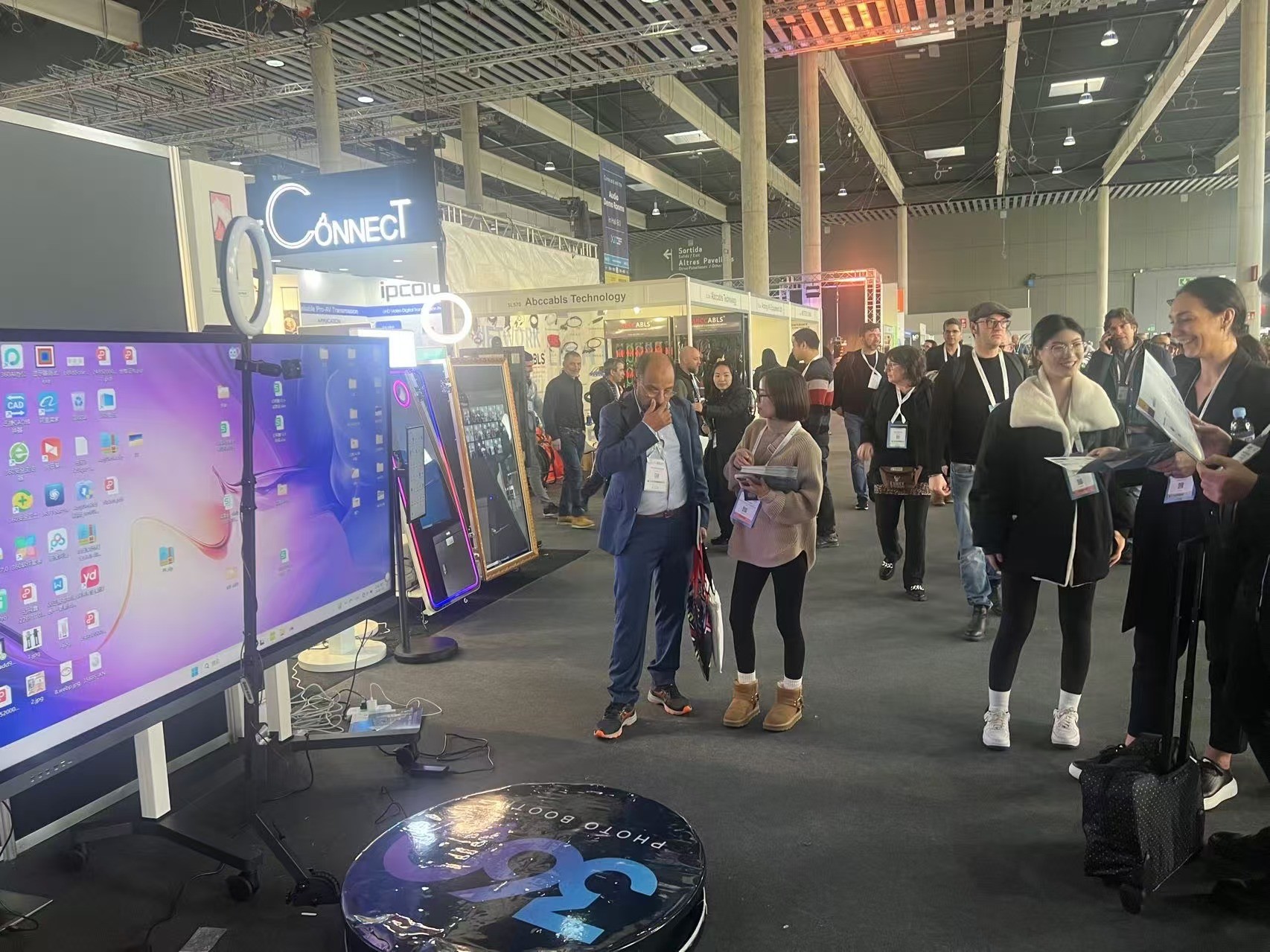 Outdoor Shopping Mall LCD Screen Player Digital Totem Smart Signage Commercial Advertising Equipment High Brightness TV Display