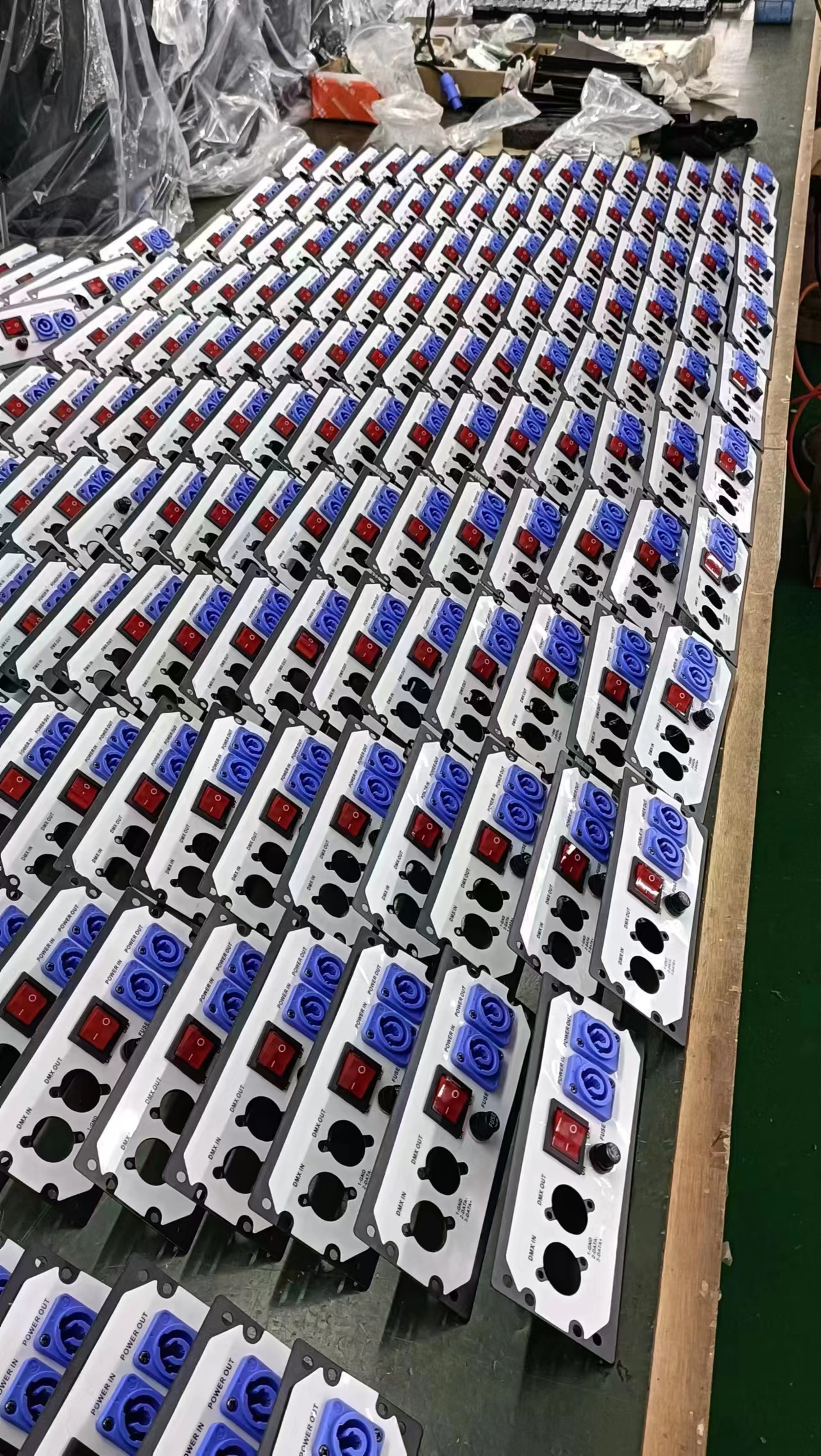 Concert Stage Lights Warm Light Emitting Color RGB/RGBW 7500K Color Temperature
