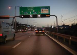 China Lane Control Sign Motorway Speed Limit Signs  , Programmable LED Sign View Angle on sale