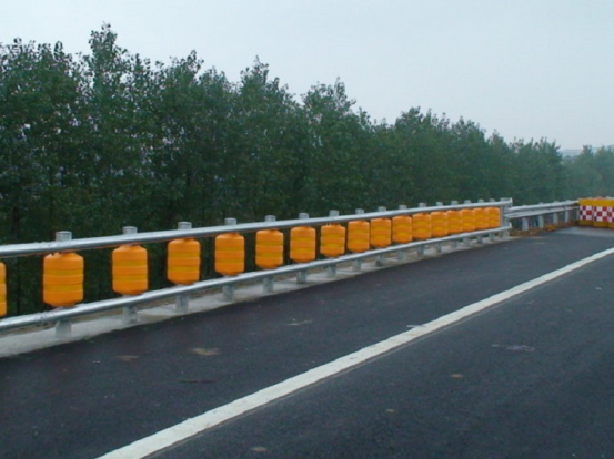 Roadway Traffic Safe EVA Roller Barrier Safety Roller Crash Barrier