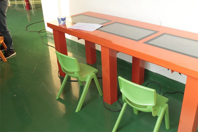 Free standing 21.5 inch indoor lcd interactive Windows or windows system coffee game smart touch screen table