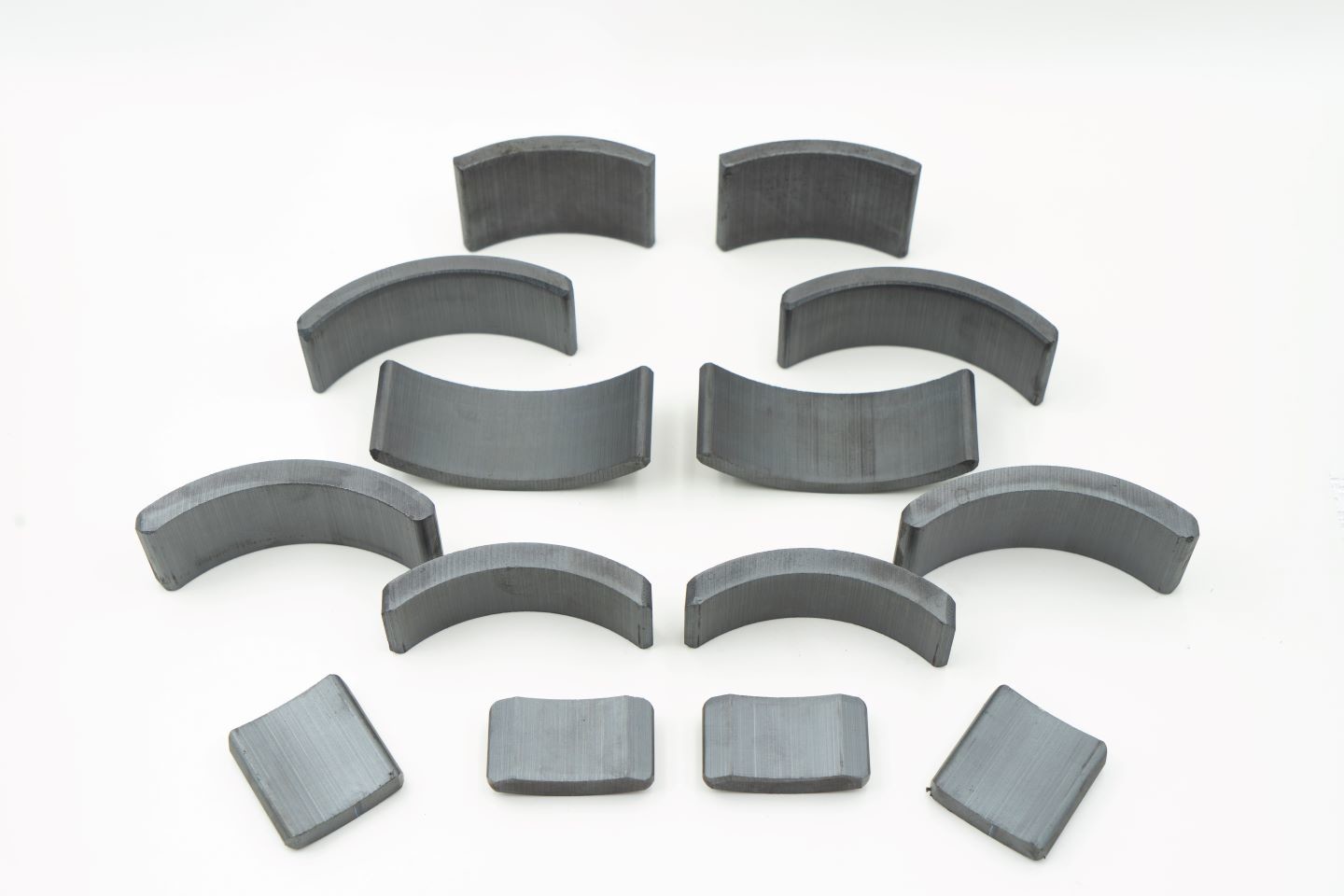 Wet Pressed Permanent Magnet Ferrite Tile for Ultra-High Temperature Resistance in Automobile Driving