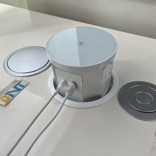 High Quality Waterproof Power Socket Strip Extension UK Standard Plug Socket IP44 Tabletop Design for Easy Use