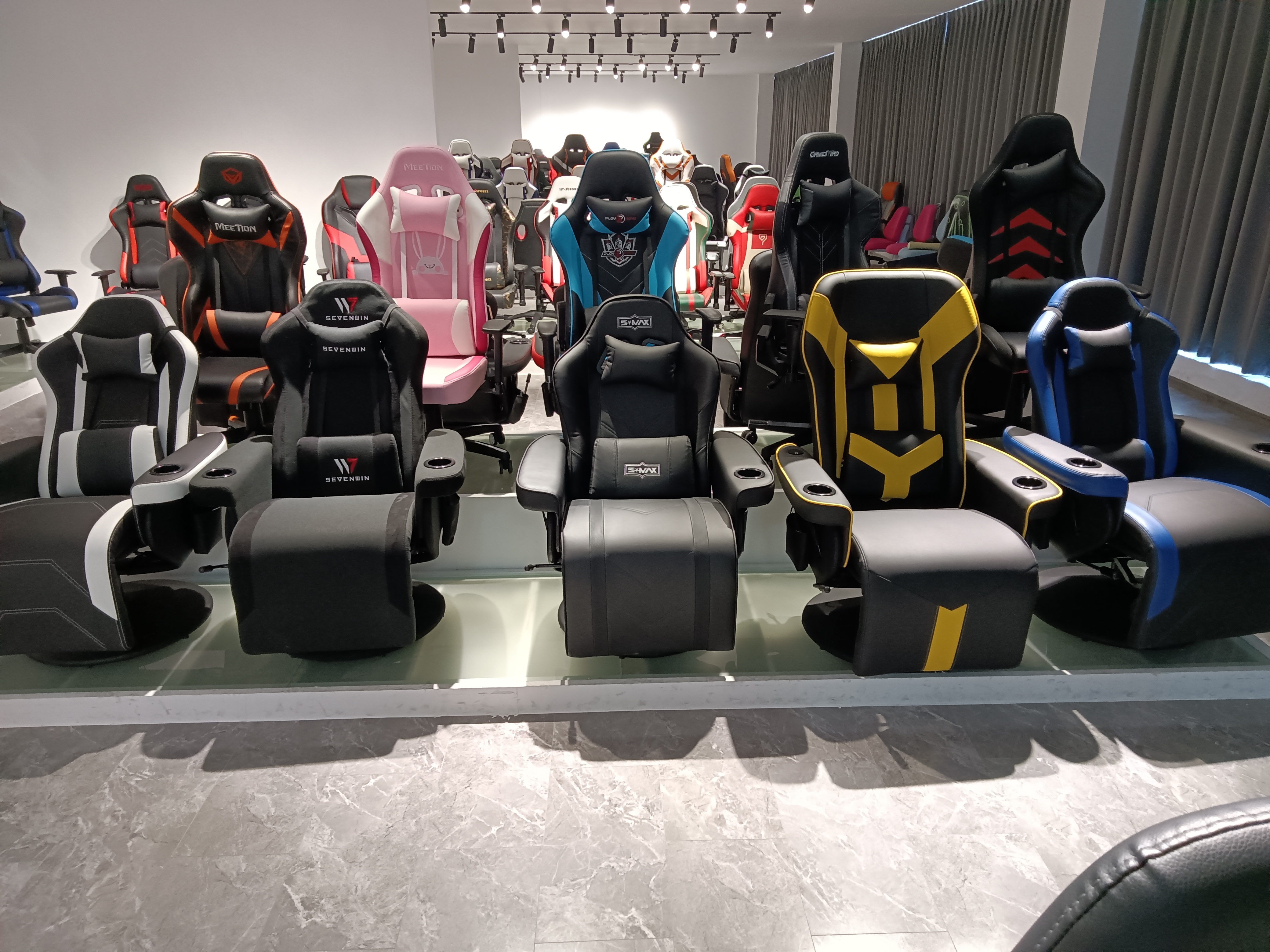 2023 Unique Colourful Game Chair with Two Handle Mech and Backrest Adjustable 90 -180°