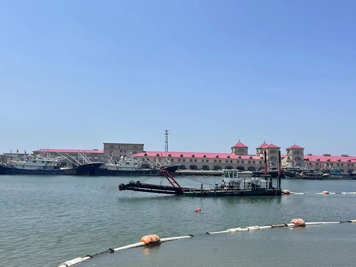 16kw Versatile Sand Mining Dredge With A Blue Color For Various Sand Extraction Needs