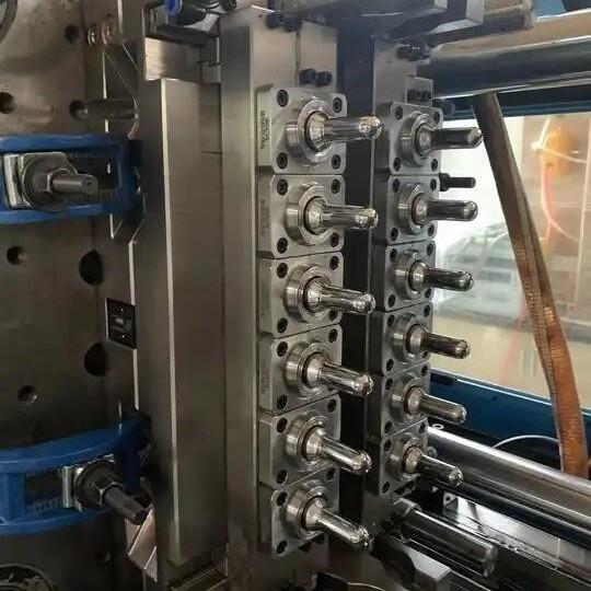 Quality Customizable PET Plastic Injection Mold SKH51 SKD11 Mould Material for sale