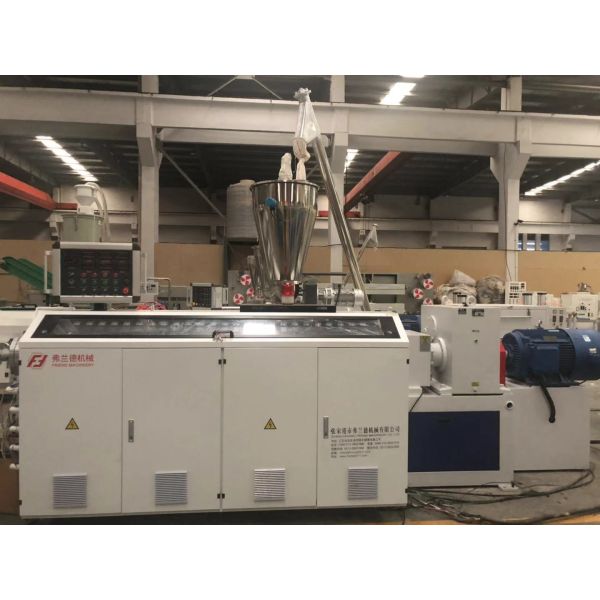 1100mm ASA Plastic Profile Production Line Quantitative Feeding