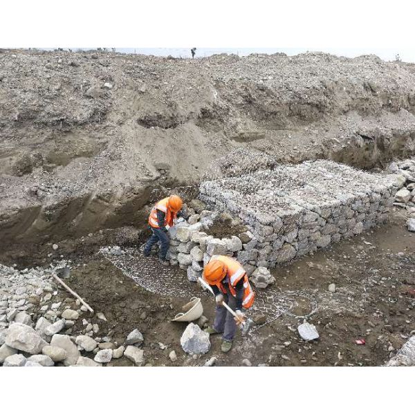 Hexagonal 80x100mm Metal Gabion Baskets Double Twisted Woven Galfan Coated 2x1x1m