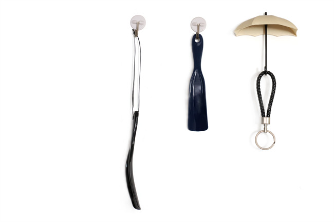 Plastic Long Length Shoe Horn 7.1 Inch 18 CM Plastic With Circular Hanging Holes Translucent