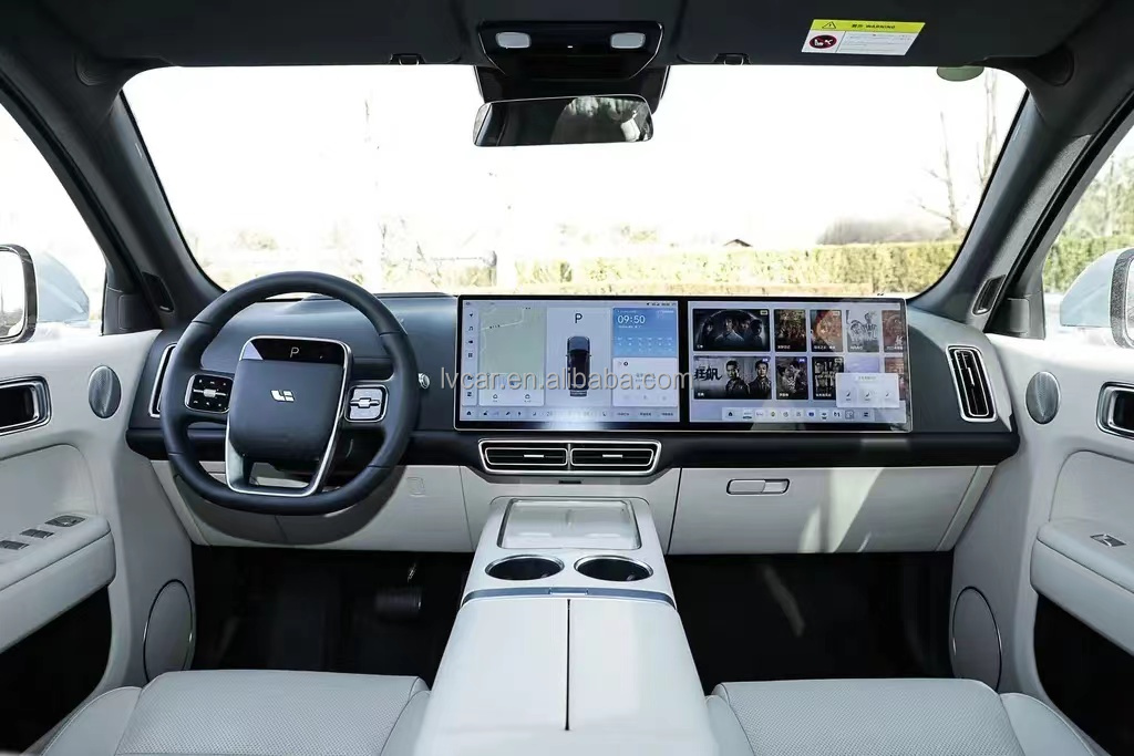Light Interior Color and Automatic Air Conditioner within LiXiang L7