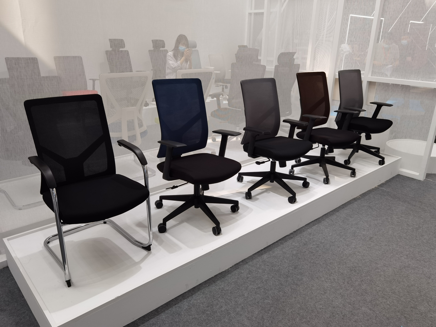 Executive Ergonomic Office Chair with Traditional Design Style and BIFMA Certificate
